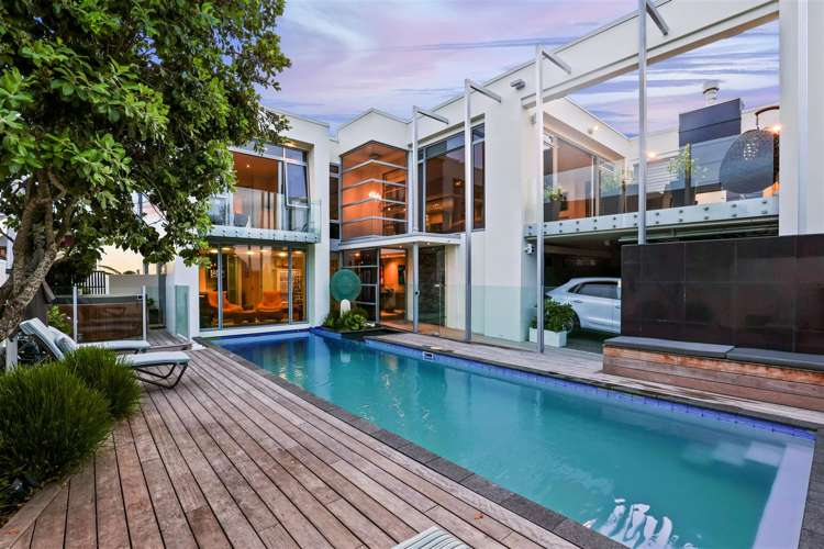 169 Lake Crescent Hamilton Lake_24