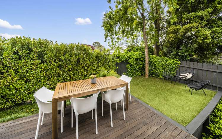 1/18 Gossamer Drive Pakuranga Heights_2