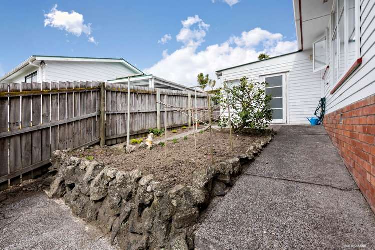 1/11 Brookfield Road Te Atatu Peninsula_10