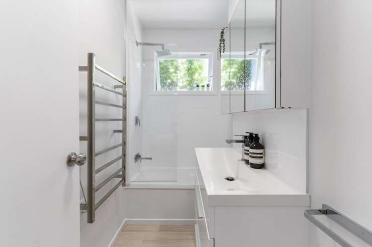 4A Tiroroa Avenue Te Atatu South_21