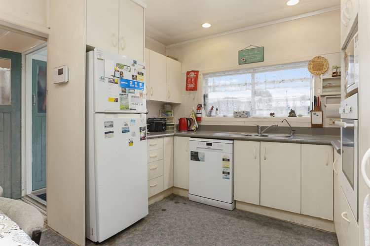 21 Queen Mary Avenue New Lynn_4