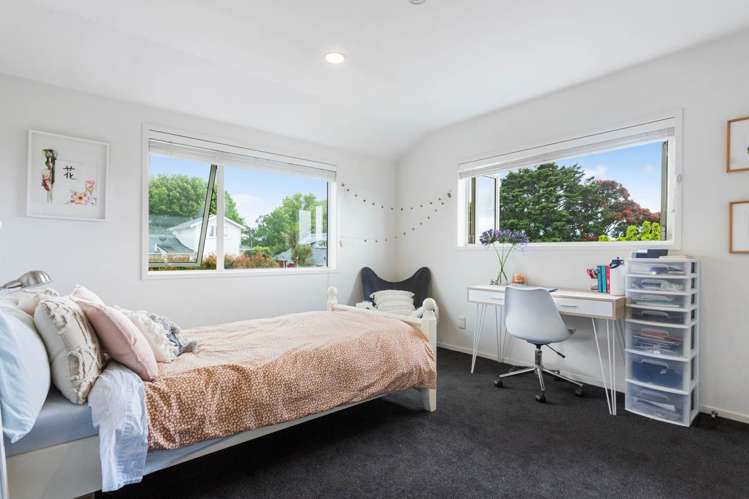 2 Lister Street Point Chevalier_16