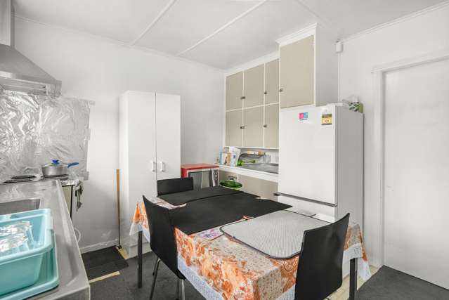 2/3 Huia Grove Elderslea_4