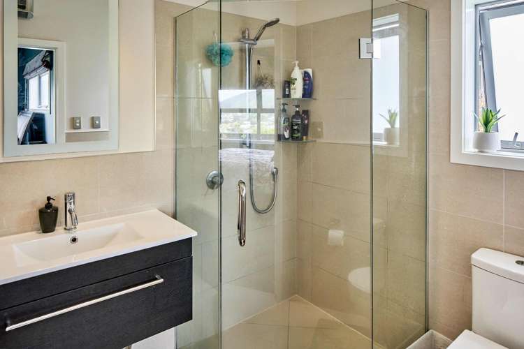 25 Paparoa Crescent Aotea_11