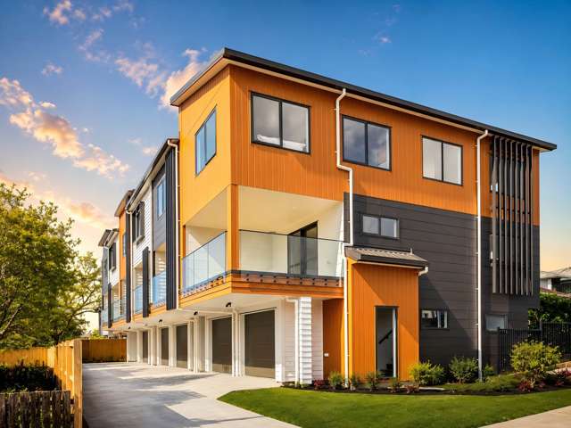 Front Position Advantage — 4 Beds + Garage