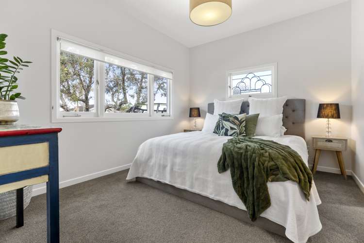 2 Ascot Avenue Narrow Neck_13