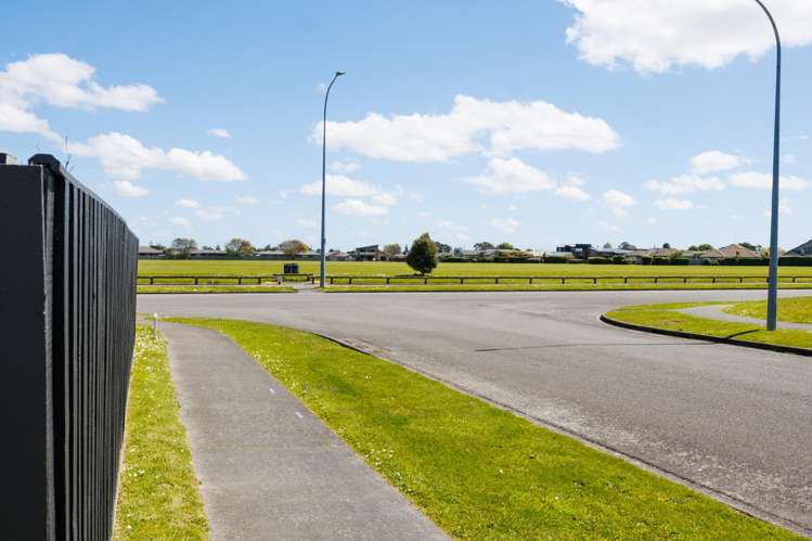 4 Meridian Grove Kelvin Grove_18