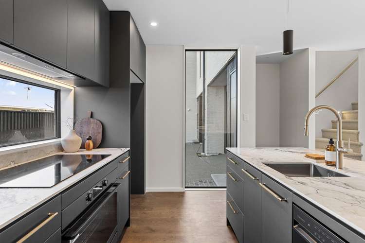 2 and 3/34 Gordon Avenue St Albans_5