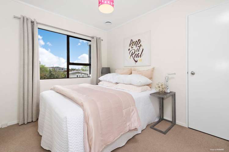 2/8 Sunward Rise Glenfield_8