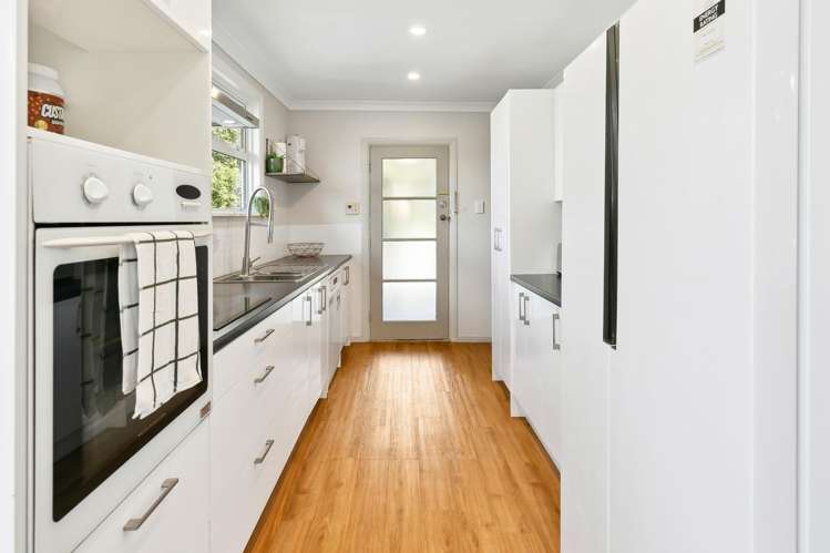 45 Victory Crescent Tawa_10