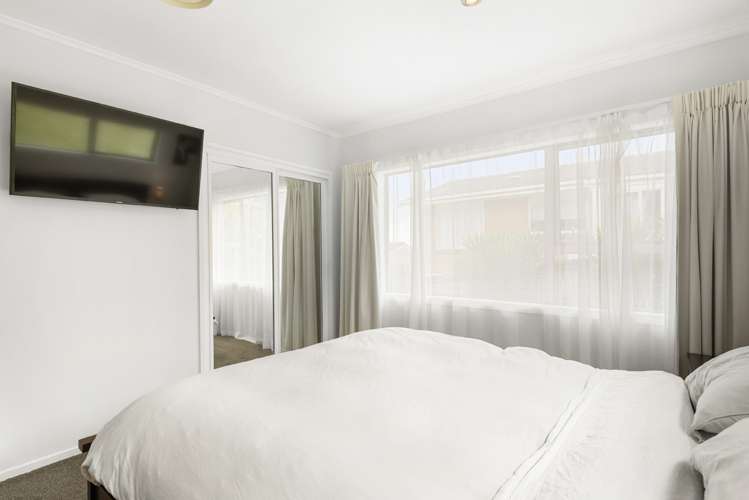 24 Shanaway Rise Hillcrest_23