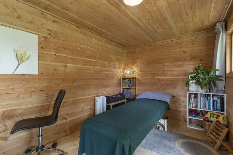 667 Huia Road Parau_26