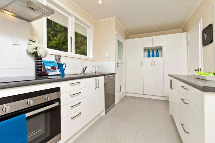 2/7 Vera Road Te Atatu South_5