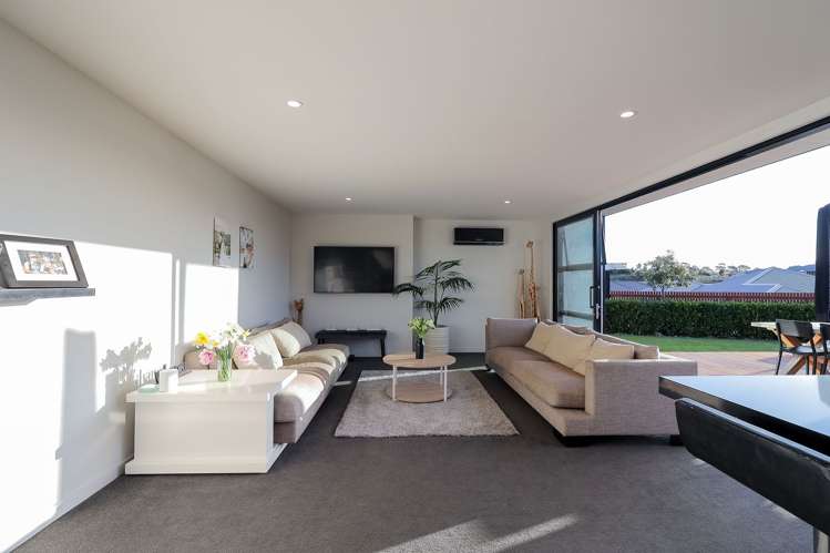 66 Fairose Drive Richmond_8