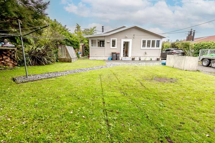 2 Sutherland Street Dunollie_19