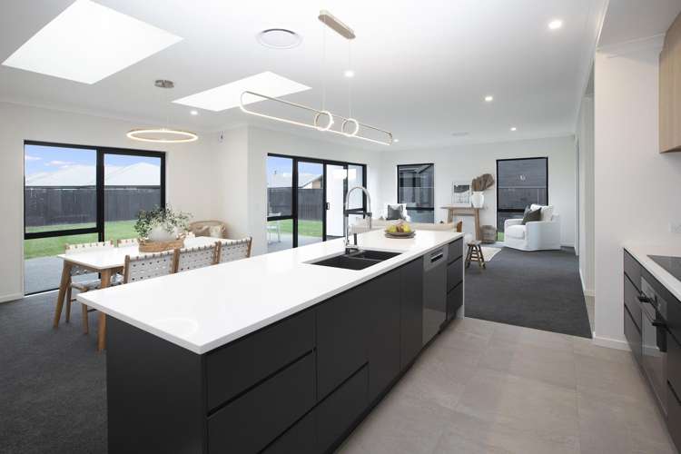 22 Verdeco Boulevard Lincoln_11