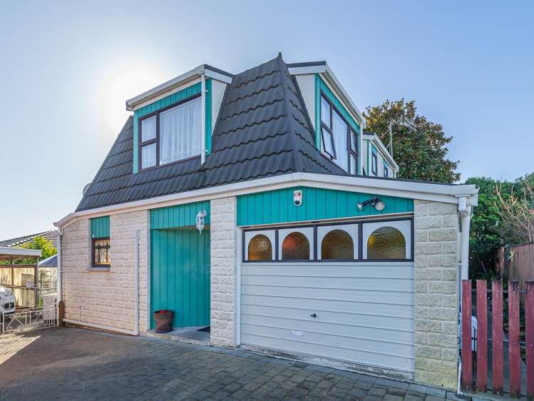 633a Queen Street East Levin_13