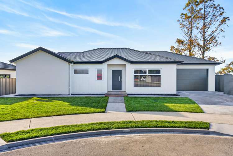 32 West Place Greenmeadows_18