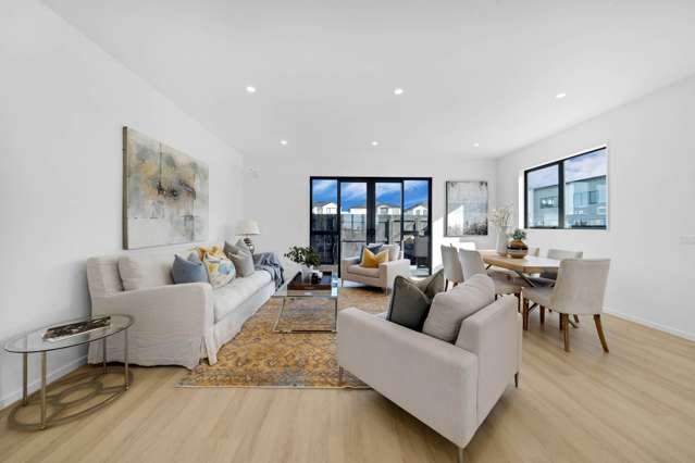 The Crown Jewel of Flat Bush. Large 3-Bed Park...