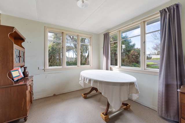 1347 Devon Road Waitara_2