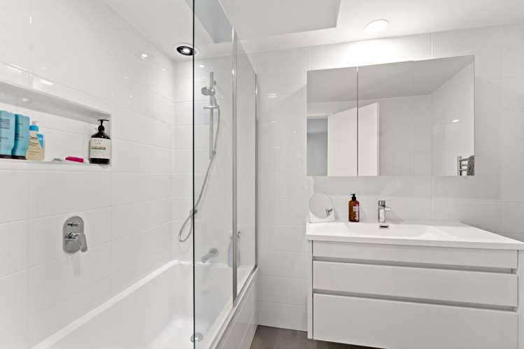 16 Coldham Crescent Saint Johns_14