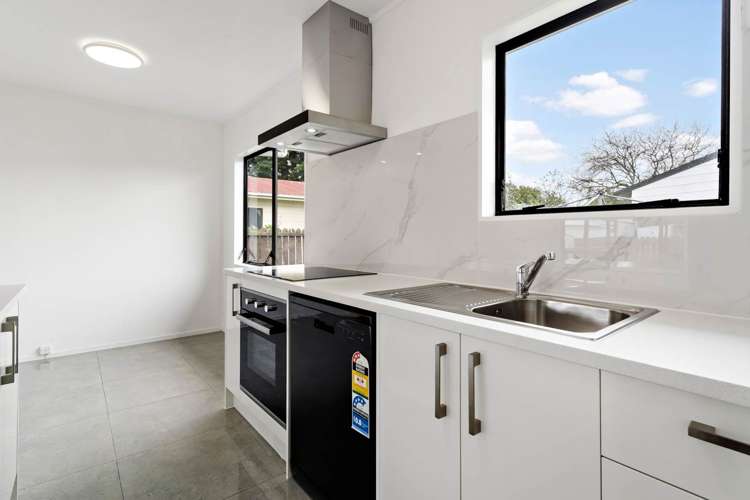 2/10 Trevor Hosken Drive Wiri_4