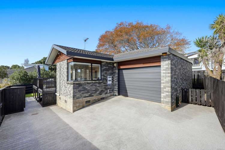 2/102 Sandspit Road_0