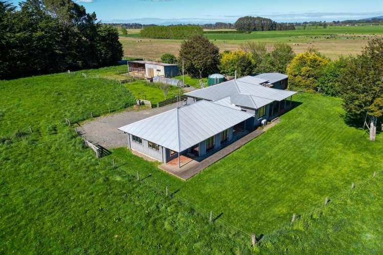 372 Lindsay-Calcium Road Isla Bank_1