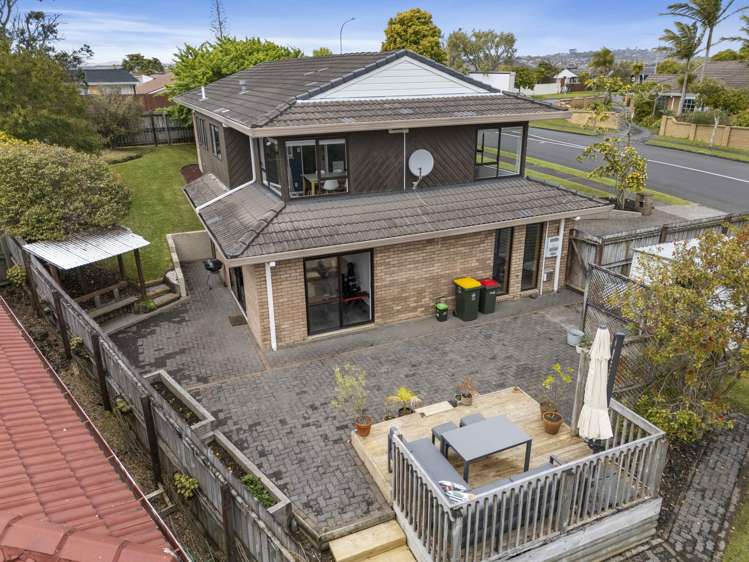 1 Lexington Drive Botany Downs_5