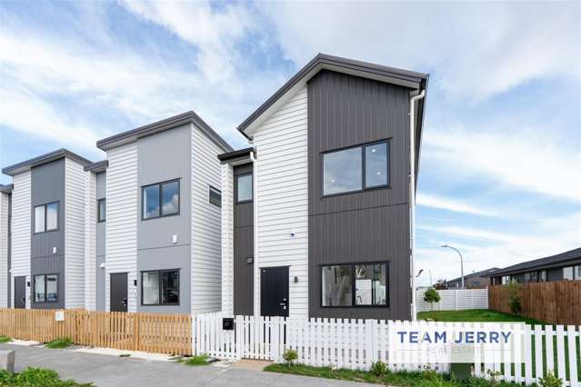 Spacious Modern Living with a Standalone Loft Garage