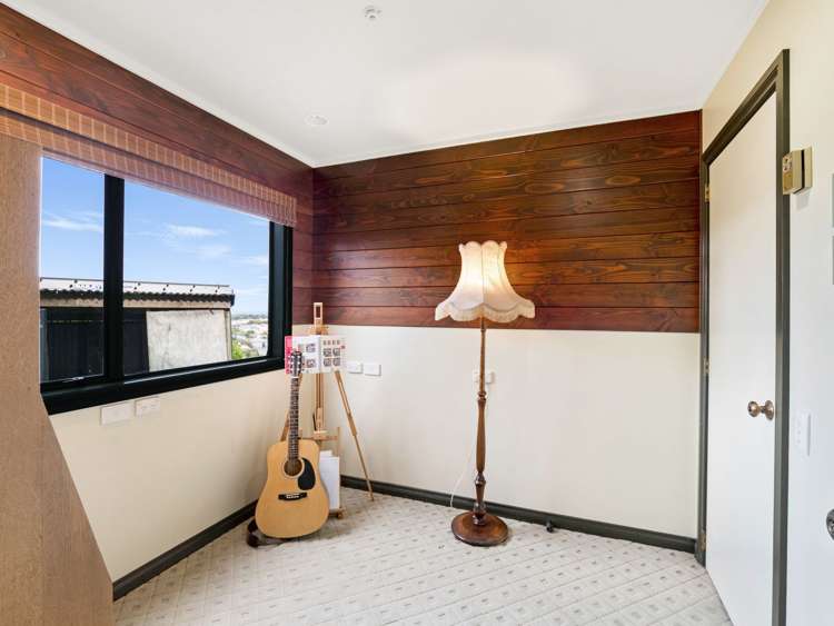 22 Shakespeare Road Bastia Hill_19