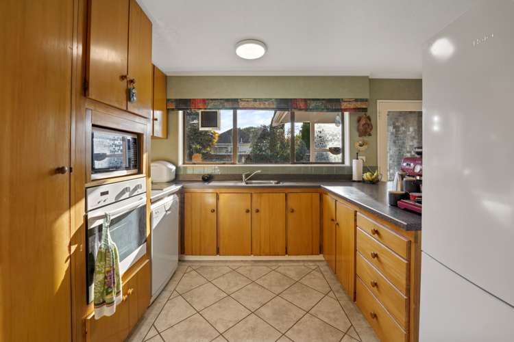 22 Mcenroe Grove Naenae_6