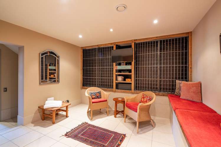 2/10 Lake Street Queenstown_41