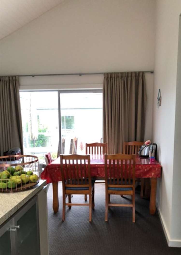 24 The Circle 1114_6