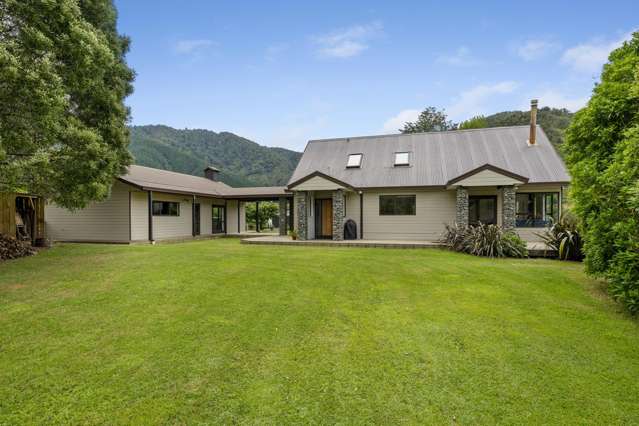 28 Lady Cobham Grove Anakiwa and Surrounds_2