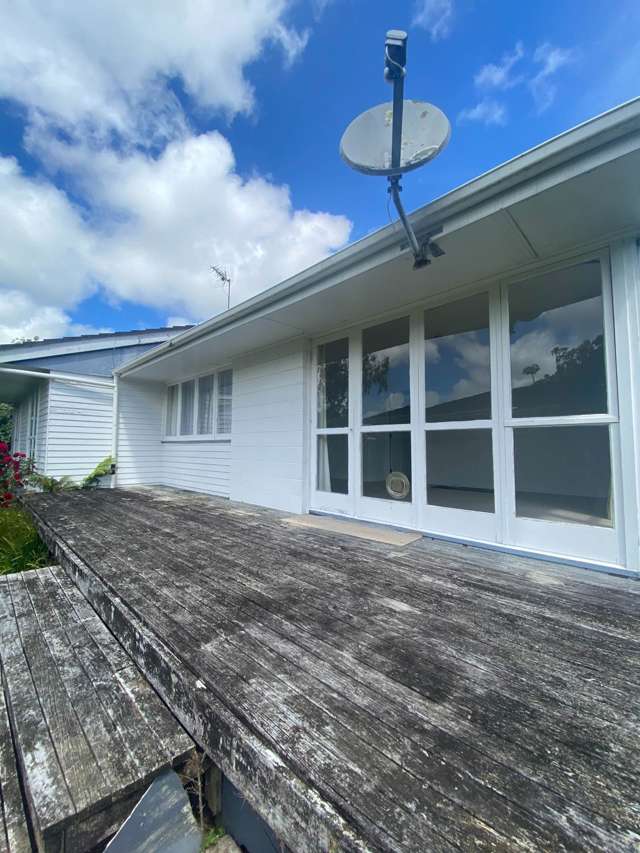 Pet Friendly, Sunny and Inviting Three Bedroom