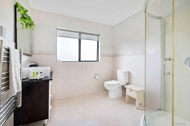 2/18 Limmer Place Browns Bay_11