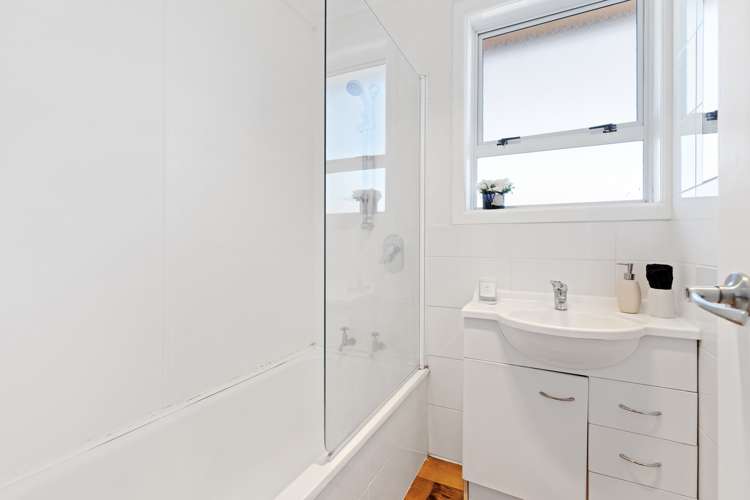 29 Tirimoana Road Te Atatu South_11