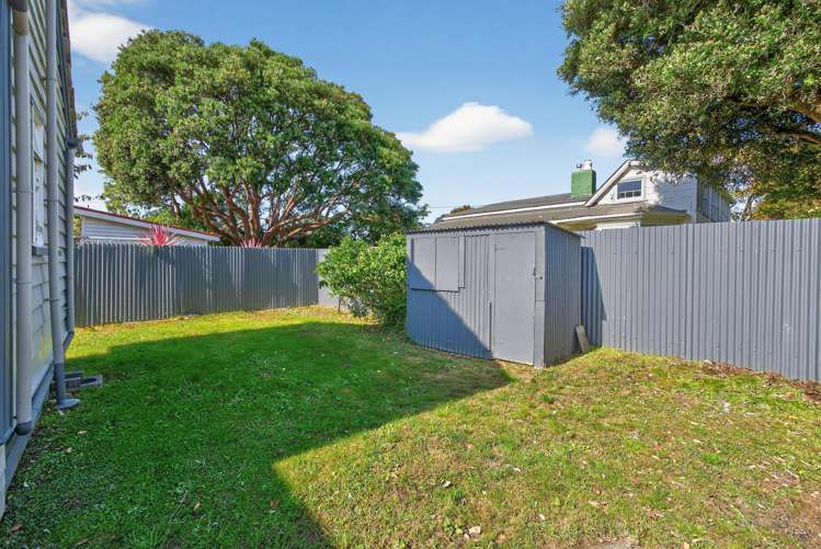 34 Riddlers Crescent Petone_18