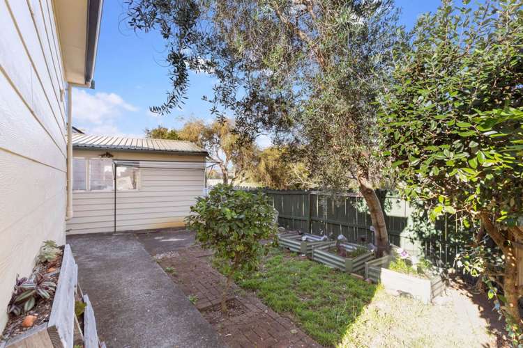 6 Orinda Close Botany Downs_15