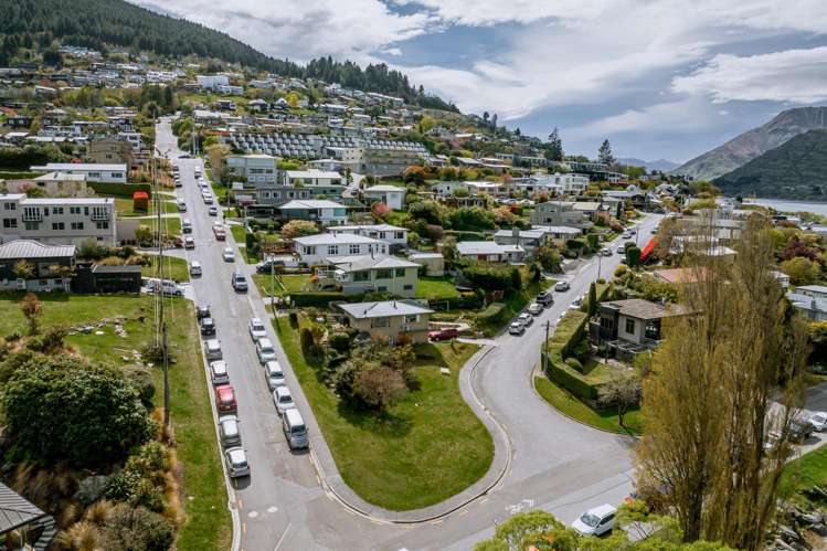 1 Suburb Street Queenstown_21