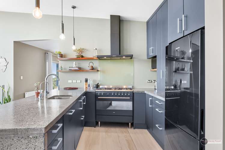 4 Singers Road Korokoro_9