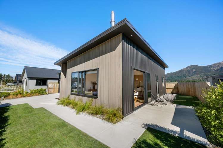 181 Burdon Loop Lake Hawea_12