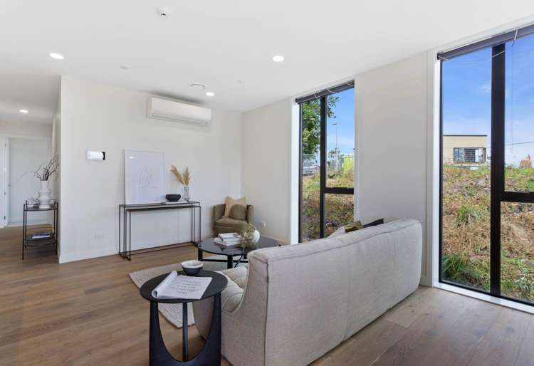 108/2 Grahame Breed Drive Three Kings_18