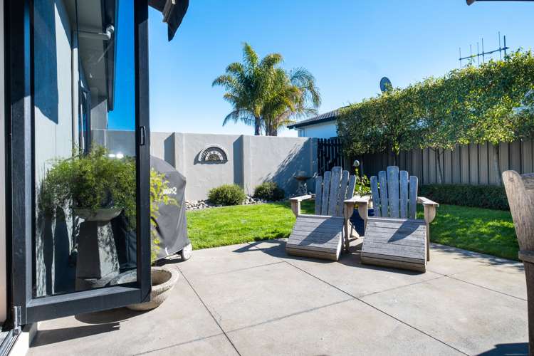 39 Heynes Place Clive_16