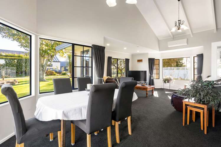 64 Athlone Drive Cambridge_15