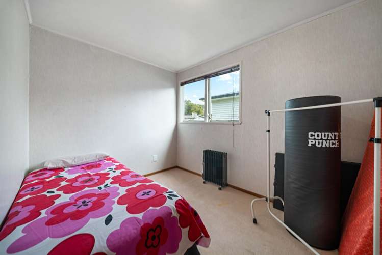 80 Riverpark Crescent Henderson_13