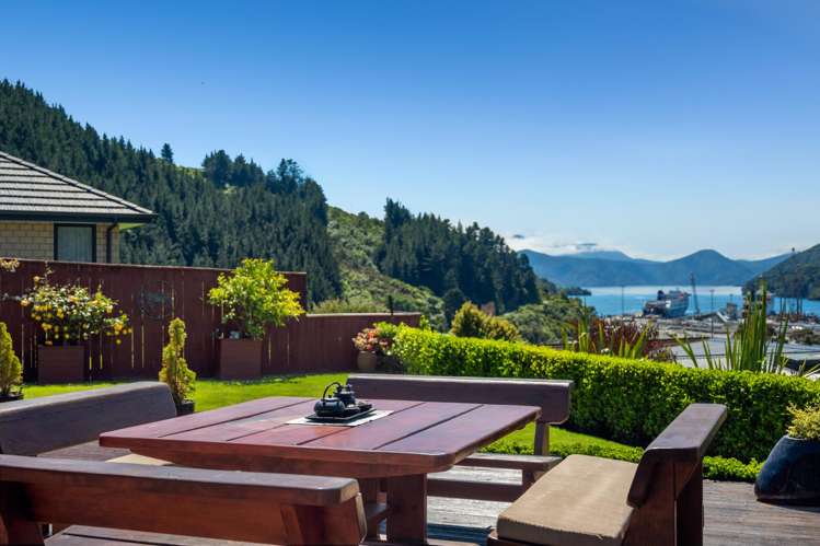 2 Harbour View Heights Picton_18
