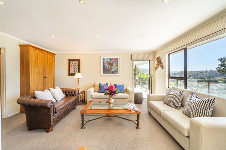 15 Longitude Place Whitby_16