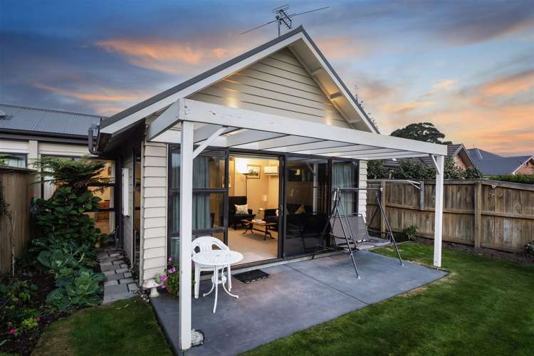 16c Saracen Avenue Northwood_15